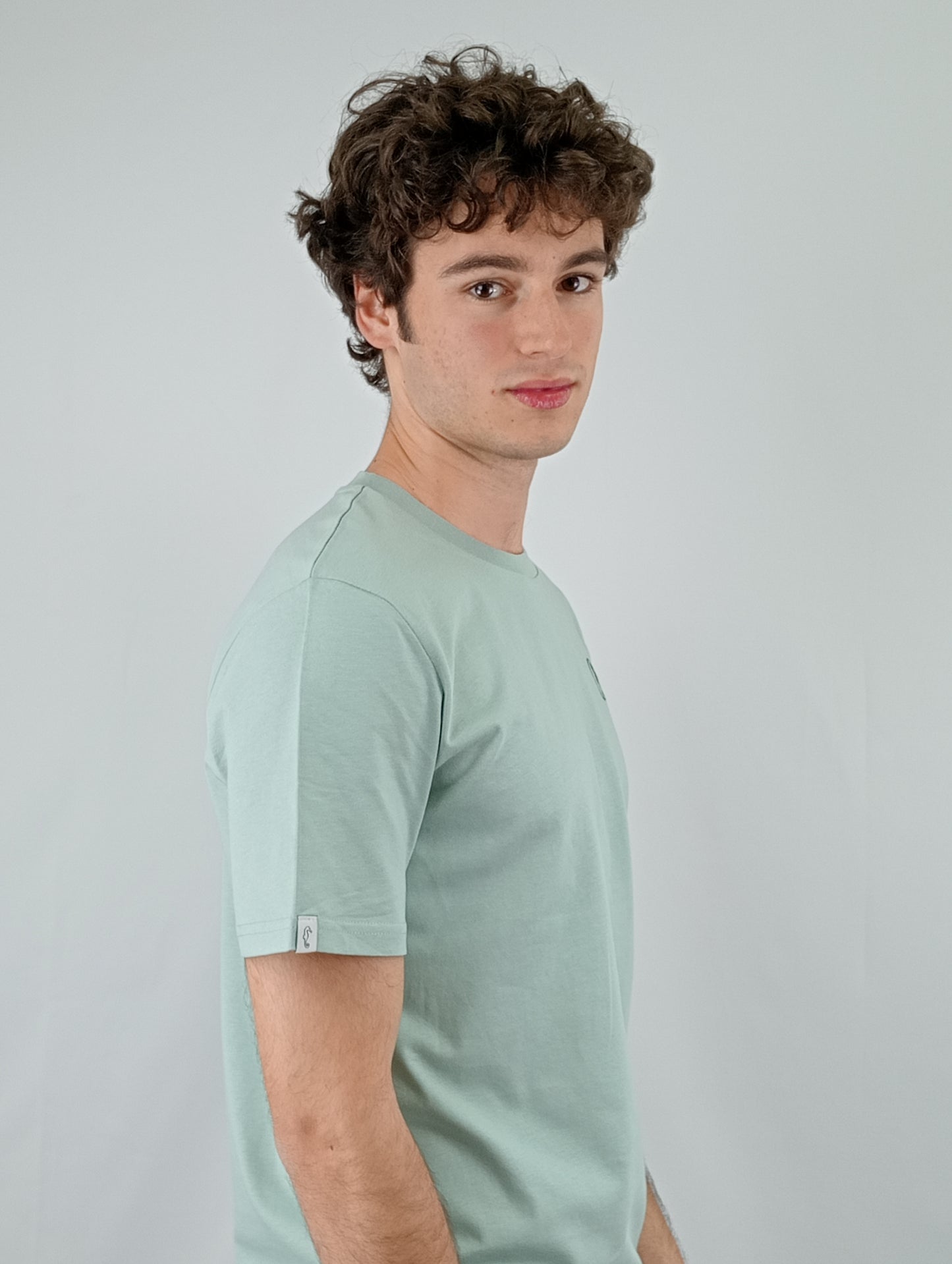 CAMISETA ALOE LOGO BORDADO