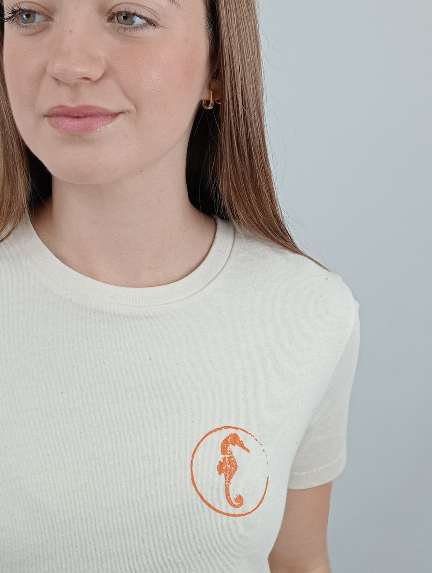 CAMISETA MUJER ENTALLADA LOGO NARANJA