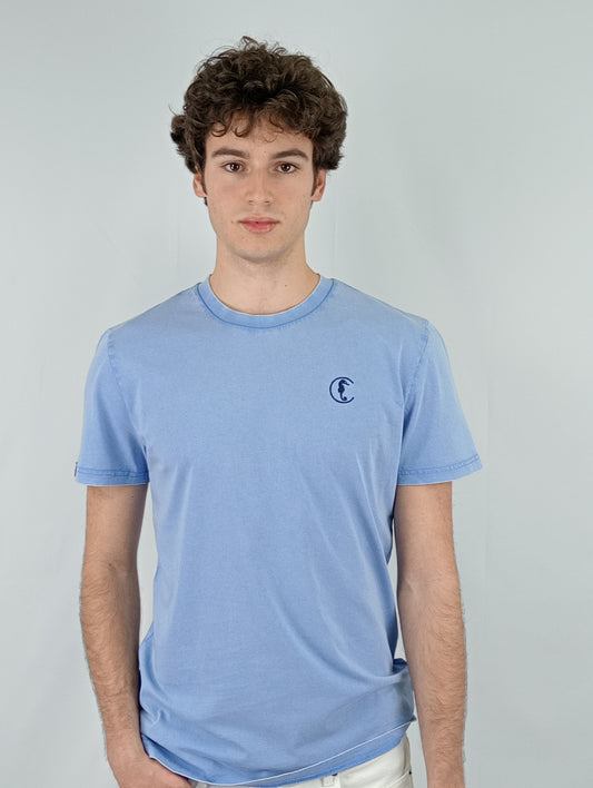 CAMISETA DYED AZUL LOGO BORDADO